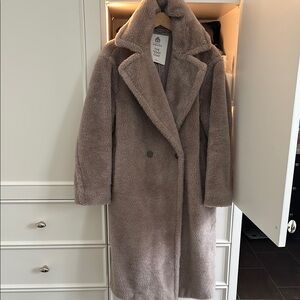 Aritzia Babaton - The Teddy coat